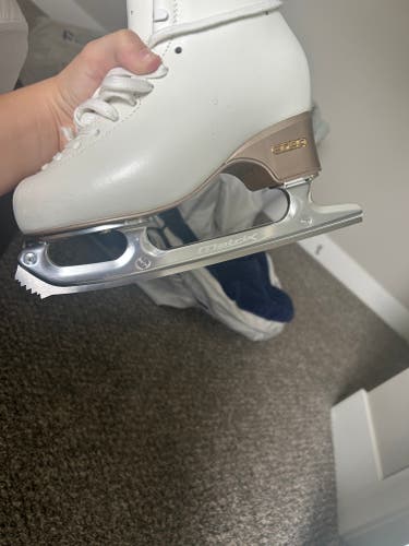 BRAND NEW EDEA CHORUS W/ MATRIX LEGACY BLADES SIZE 230