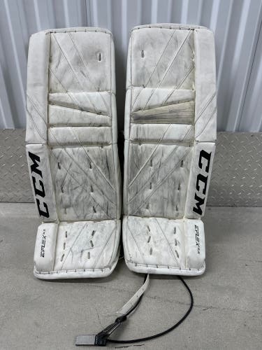 28" CCM Extreme Flex 5.5 Goalie Leg Pads (Used)