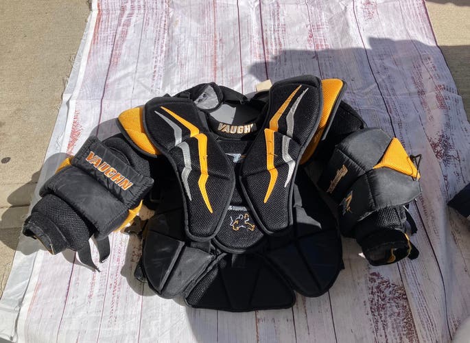 Large Vaughn Velocity V7 Goalie Chest Protector (Used)