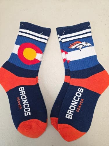 ST9 Mens NFL DENVER BRONCOS Lot of 2 Crew Socks MEDIUM 5-10 New