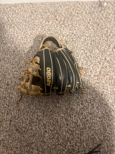 Wilson A2000 RH Infield Baseball Glove 11.5" (Used)