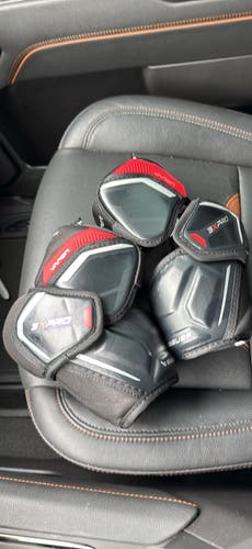 Intermediate Medium Bauer Vapor 3X Pro Elbow Pads (New)