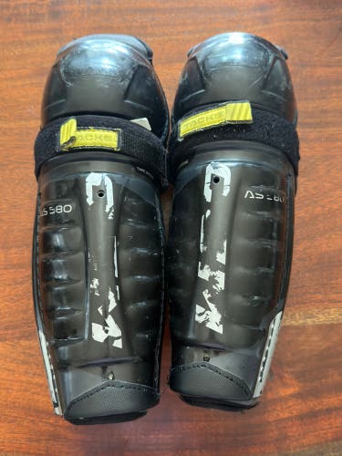 Junior CCM AS 580 11" Shin Pads (Used)