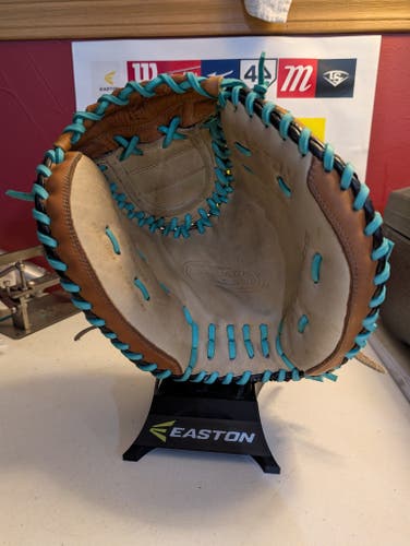 RH Easton Catcher's Synergy Softball Glove 33" (Used)