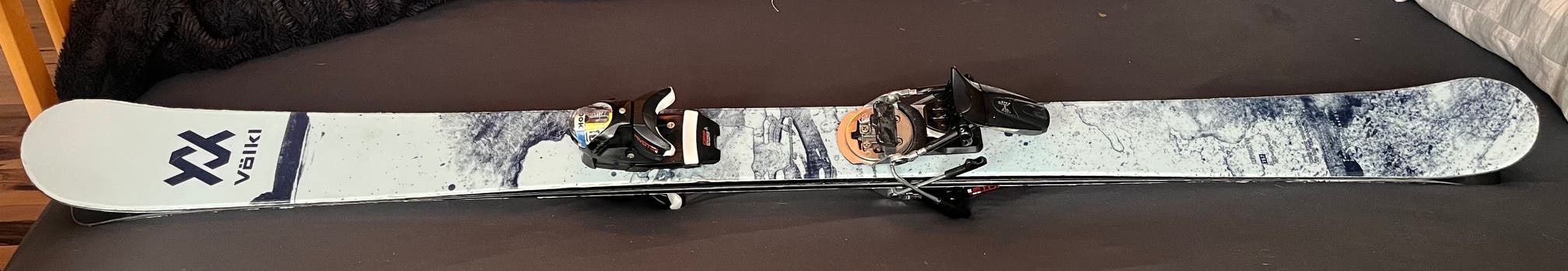 Unisex 2023 Park 157 cm Volkl Revolt 95 Skis With Bindings Max Din 12 (Used)