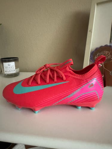 Pink Unisex 4Y (Big Kids / Youth) Nike Mercurial Vapor Molded Cleats Cleats (New)