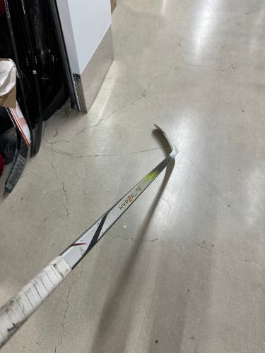 Senior Bauer Vapor Hyperlite 2 Right Handed Hockey Stick P92 77 Flex (Used)