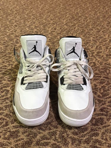 Air Jordan 4 Retro 'Military Black' sneakers