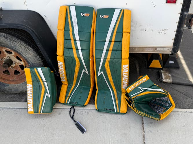 35" Vaughn V9 Regular Goalie Full Set (Used)