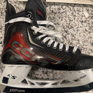 2025 CCM JetSpeed FT8 Pro Hockey Skates Regular Width 10 (Used)