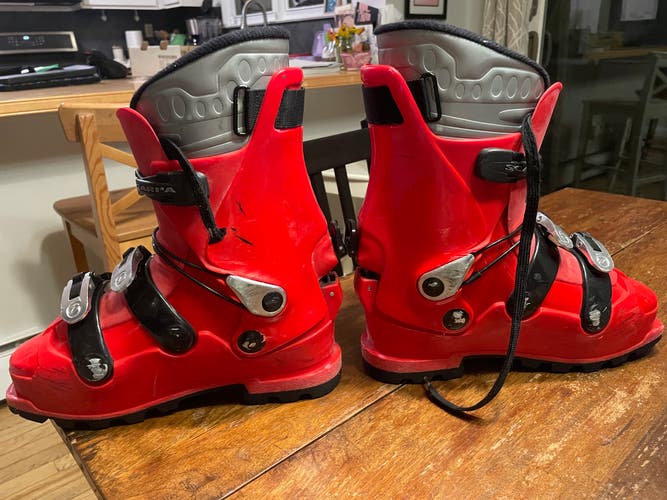 Mondo 28 & 28.5 Men's Scarpa Alpine Touring Denali XT Ski Boots Medium Flex (Used)
