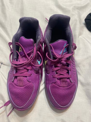 Kid's 5.5Y (Big Kids / Youth) Nike Shoes (Used)