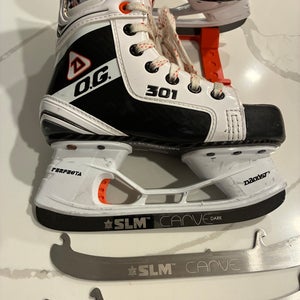 2025 Daoust 301 OG Hockey Skates Regular Width Size 1.5 (Used)