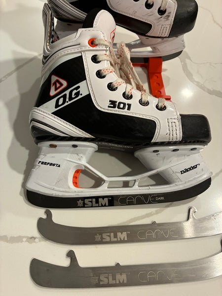 2025 Daoust 301 OG Hockey Skates Regular Width Size 1.5 (Used)