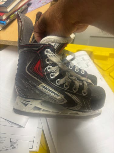 2013 Bauer Vapor X60 Hockey Skates Regular Width 13 (Used)