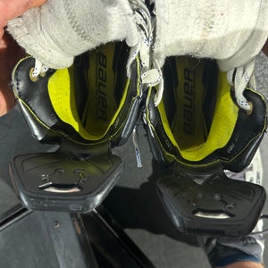 2024 Bauer Supreme M50 Pro Hockey Skates Regular Width Size 3.5 (Used)