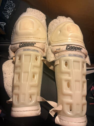 Cooper DG8 Shin Pads