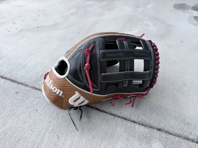 Wilson A2K 1799-SS 12.75" Outfield Baseball Glove RHT