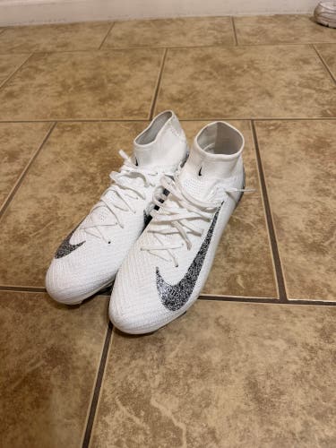 Men's Size M 9.5 (W 10.5) Adult Nike Cleats (New)
