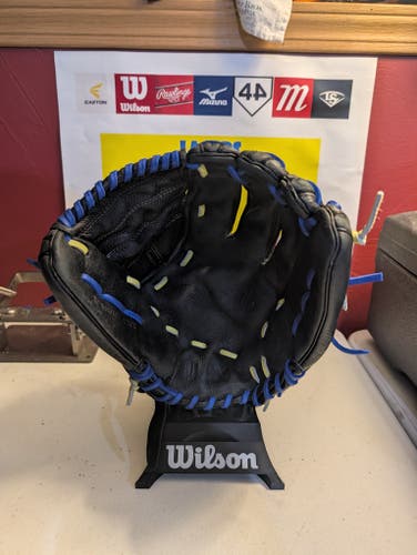 Pitcher's RH Wilson A500 Baseball Glove 12" (Used)