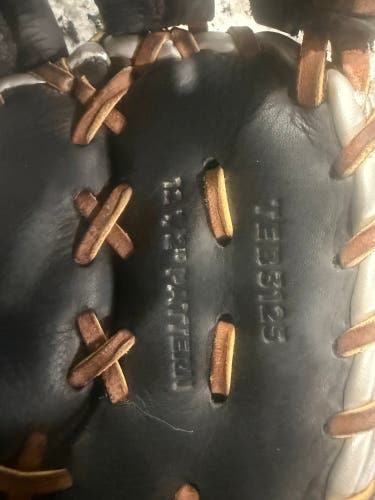 2023 Easton Tournament elite RH First Base Baseball Glove 12.5" (Used)