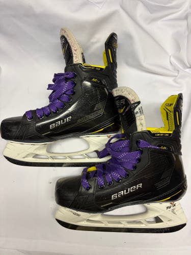 2022 Bauer Supreme M4 Hockey Skates Size 5 (Used)