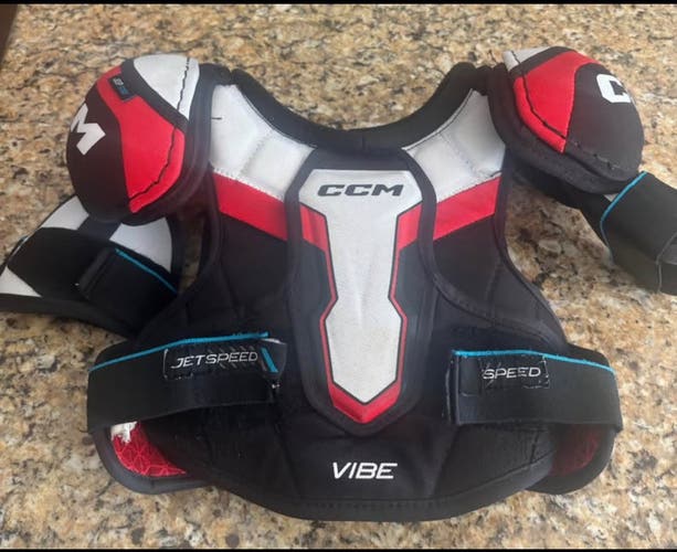 CCM JETSPEED JUNIOR SMALL  Shoulder Pads