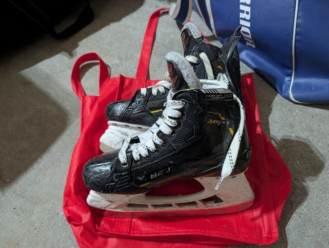 Bauer Supreme M5 Pro Hockey Skates Size 5.5 (Used)