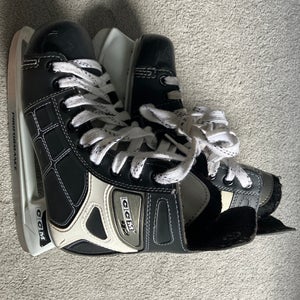CCM 92 Hockey Skates Size 4 (Used)