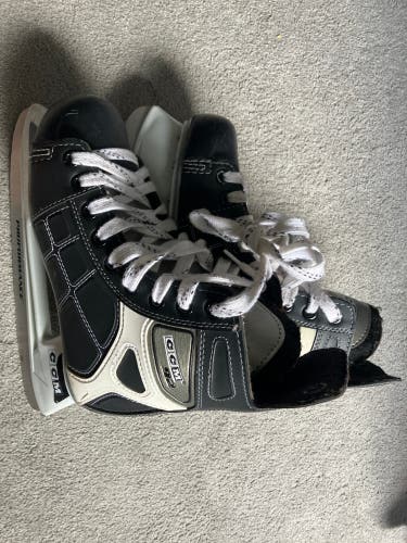 CCM 92 Hockey Skates Size 4 (Used)