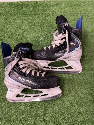 Bauer Vapor FLYLITE (2025 Model) - Youth