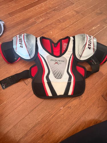 Small Junior Bauer Vapor X20 Shoulder Pads (Used)