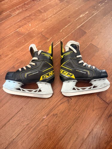 2020 CCM Super Tacks 9350 Hockey Skates 9 (Used)