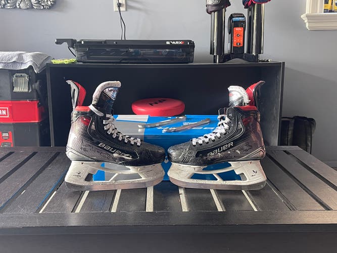 Black 2023 Bauer Vapor X5 Pro Hockey Skates Regular Width Size 3.5 (Used)