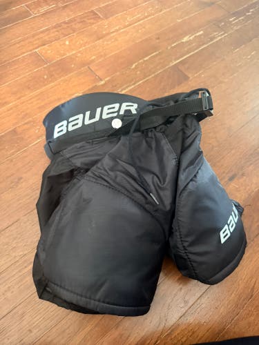Youth Small Bauer S18 Lil Sport Hockey Pants (Used)