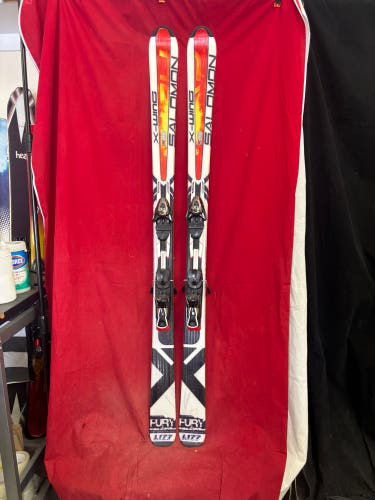Skis: Salomon X-Wing Fury 177cm skis with mounted Salomon bindings, binding Range: 260-380mm. 85 ce