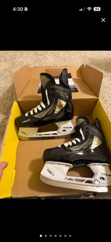 True Catalyst 7 Hockey Skates Size 4.5 (Like New)