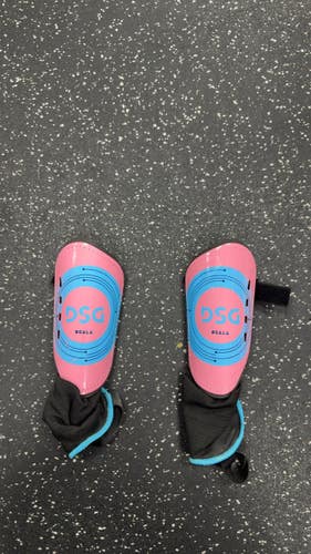 Used Dsg OCALA Soccer Shin Guards Junior Pink LG 11849-S000043853