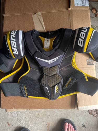 Men's Large Senior Bauer Supreme S170 Shoulder Pads (Used)