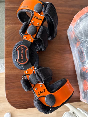 Z1 K2 comfort line hinged knee brace. Brand new still wrapped up.