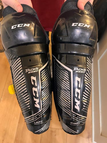 Youth CCM Tacks 9550 10" Shin Pads (Used)