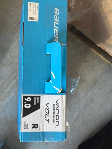 Bauer Vapor VOLT Hockey Skates 9 (New)