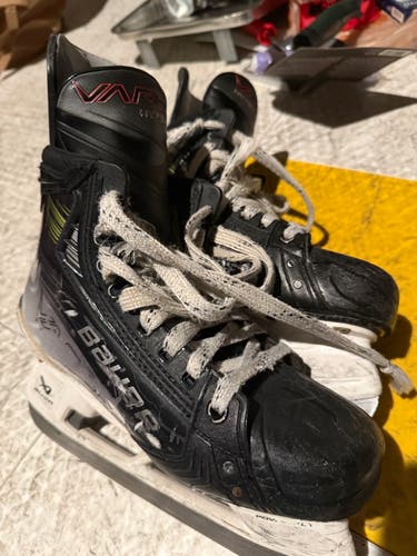 Black/Yellow Bauer Vapor Hyperlite Hockey Skates Size 6.5 (Used)
