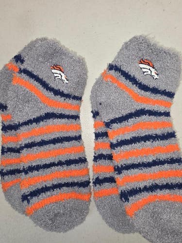 ST42 Mens NFL DENVER BRONCOS Lot of 2 Crew Socks MEDIUM 5-10 New