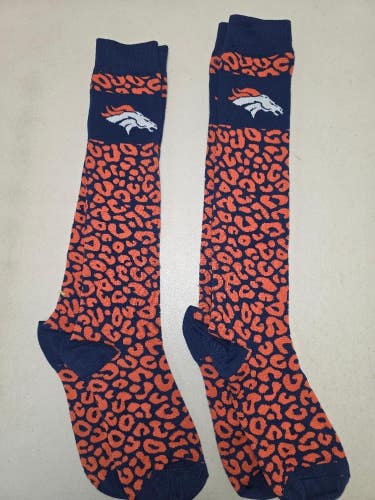 ST55 Mens NFL DENVER BRONCOS Lot of 2 Crew Socks MEDIUM 5-10 New
