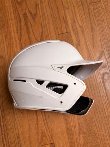 Small / Medium Mizuno Batting Helmet (Used)