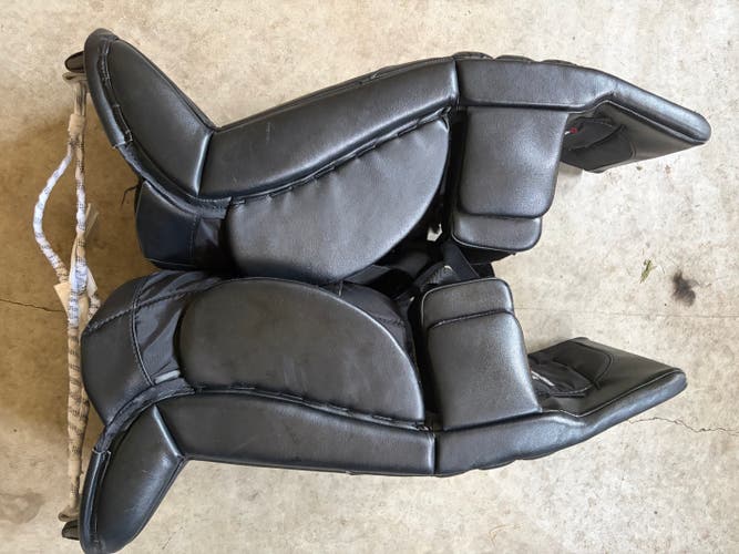30" 2025 True Catalyst 7X3 Goalie Leg Pads (Used)