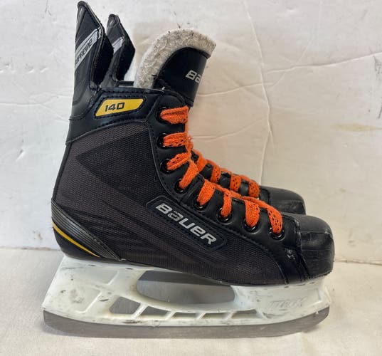 Black Bauer Supreme 140 Hockey Skates Regular Width Size 2 (Used)
