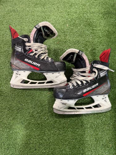 Bauer S23 Vapor Select Hockey Skates | Size 2.5D