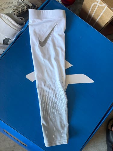 Nike Pro flood sleeve S/M (New)